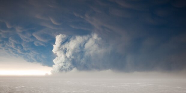 Vulkan Nevado del Ruiz spuckt Asche