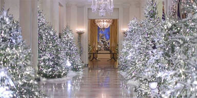 First Lady führt durchs weihnachtliche White House