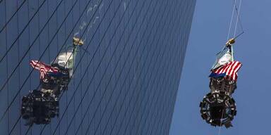 Neues World Trade Center hat jetzt seine Spitze