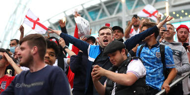 England-Fans vor dem Wembley Stadium