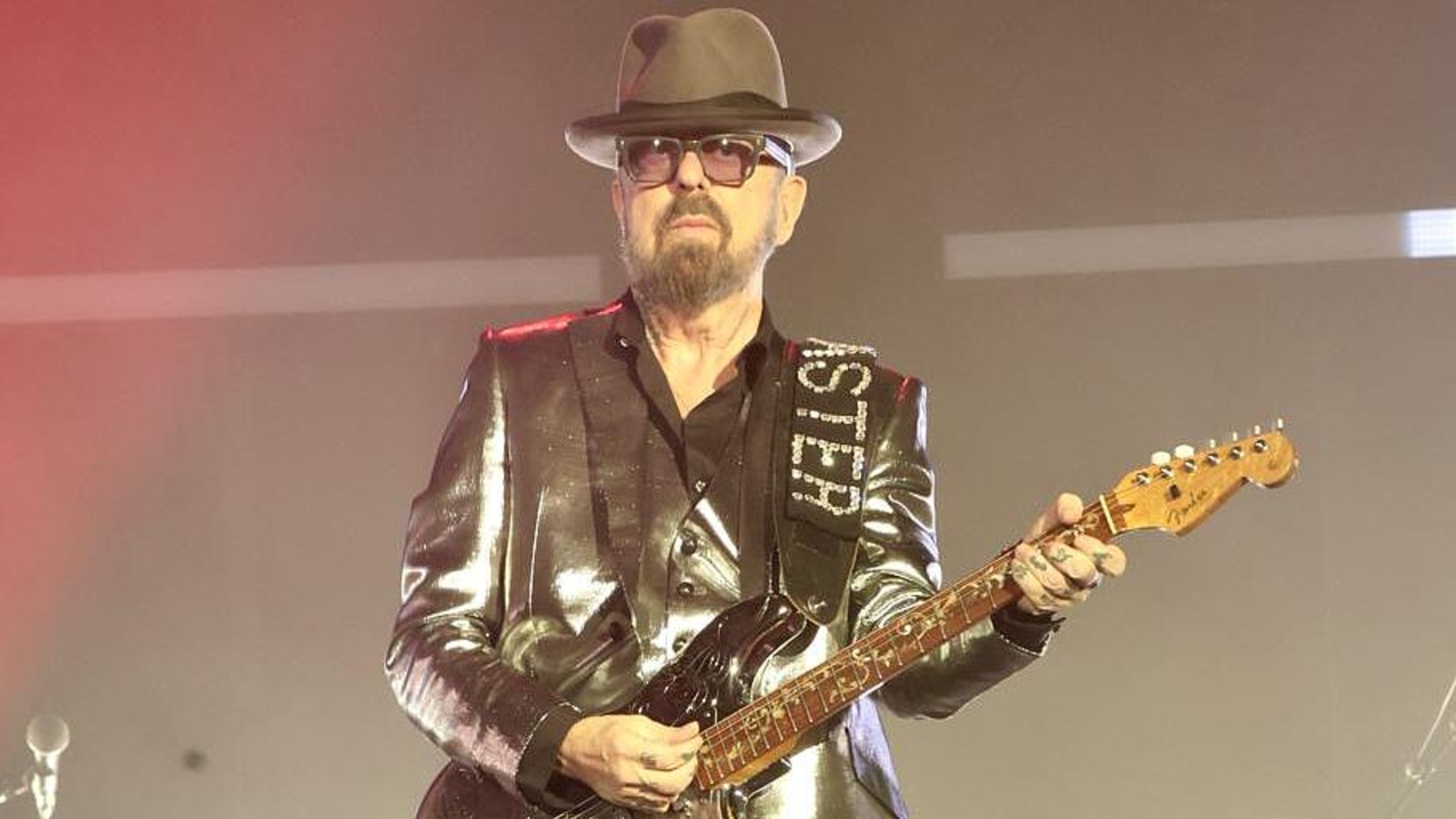 “Sweet Dreams”: Dave Stewart stuns Vienna by time traveling to the 1980s