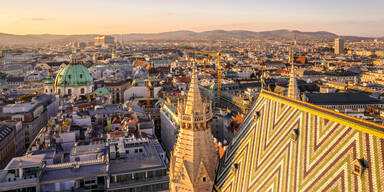 Aussicht von oben auf den Stephansdom und Panorama von Wien