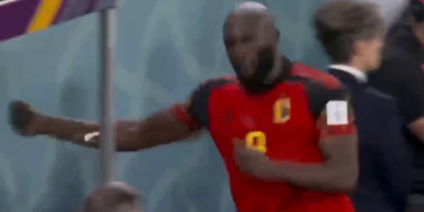 Wutausbruch bei Lukaku! Stürmerstar schlägt Scheibe ein.png