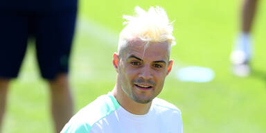 Schweiz-Kapitän Granit Xhaka mit blonden Haaren
