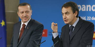Zapatero (r.) verspricht Unterstützung für Erdogan