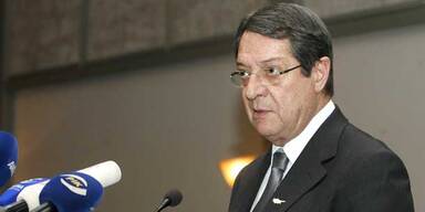 Zypern stimmt Rettungspaket zu