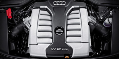 Der neue W12 Motor mit Direkteinspritzung leistest 500 PS.