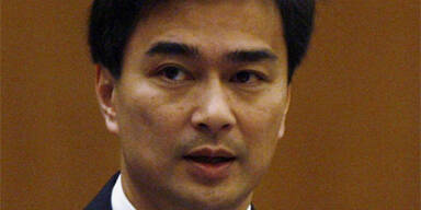 Thailands Premier trat Amt trotz Protesten an