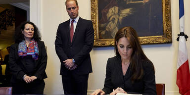 Herzogin Kate & Prinz William tragen sich ins Kondolenzbuch ein