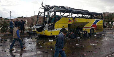 Bombe unter Touristenbus: Vier Tote