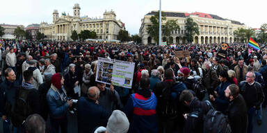 Budapest: Tausende gegen Zeitungs-Schließung