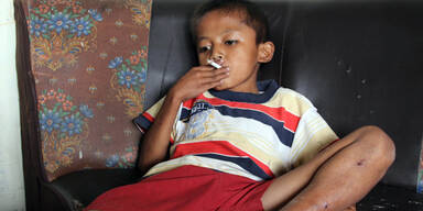 Dieser 8-Jährige raucht 40 Zigaretten am Tag