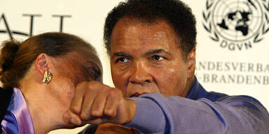 Ohnmächtig: Muhammad Ali im Spital