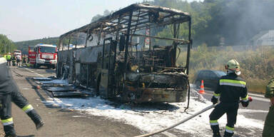 Autobus auf A21 ausgebrannt