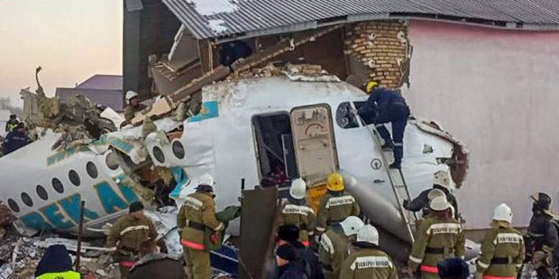 Passagierjet kracht in Haus: Mehrere Tote