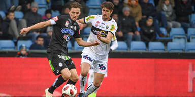 Altachs Boris Prokopic im Zweikampf mit Stefan Hierländer (Sturm Graz)