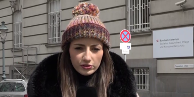 oe24.TV-Reporterin Anabell Amini vor Bundesministerium