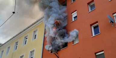 Brand in Mehrparteienhaus: 14 Personen gerettet