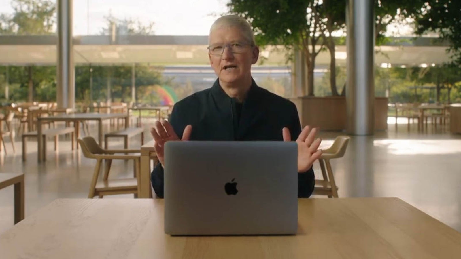 Apple bringt drei Macs mit eigenem Prozessor oe24.at