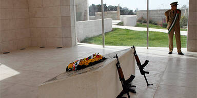 Leichnam von Arafat exhumiert 