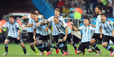 Argentinien nach Elfer-Krimi im Finale