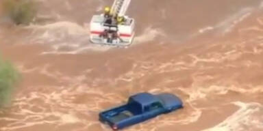 Hochwasser in Arizona: Rettung mit Helikopter