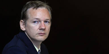 Wikileaks-Gründer sucht um Asyl an