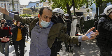Polizeigewalt: Wütende Proteste in Athen