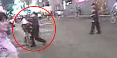 Cop bei Brutal-Attacke auf Radler gefilmt