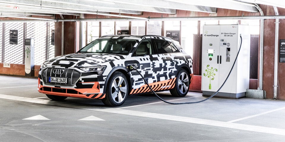 Audi zeigt das Cockpit seines Elektro-SUVs