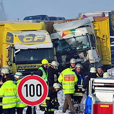 Massen-Crash auf der A8 in Bayern