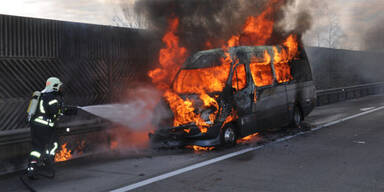 A1: Urlauber-Reisebus in Flammen