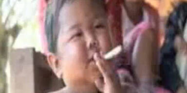 Dieses Baby raucht 40 Zigaretten am Tag