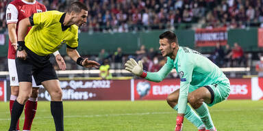 Team-Goalie Bachmann schießt gegen Referee