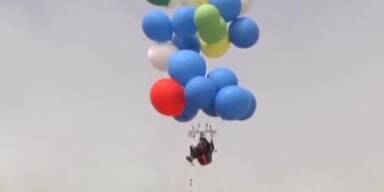 Mit 160 Heliumballons über das Meer