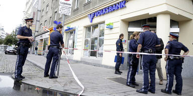 Bank mit Bomben-Attrappe überfallen