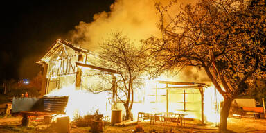 Wieder Brand-Inferno im Waldbrand-Bezirk: Bauernhof niedergebrannt