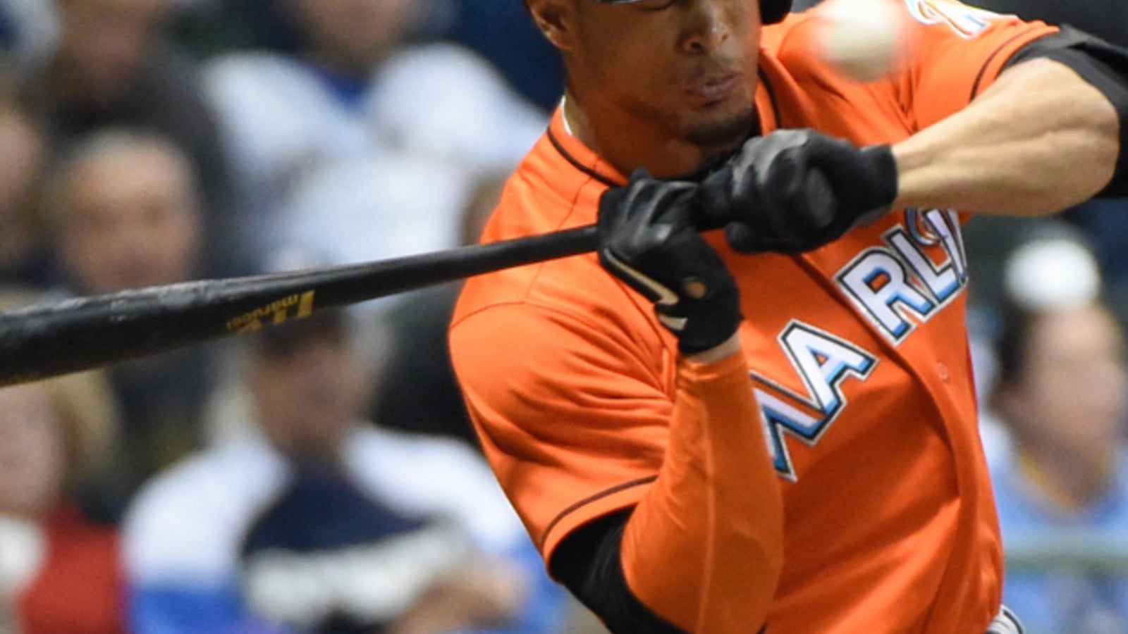 Profi bekommt Baseball mitten ins Gesicht sport24.at