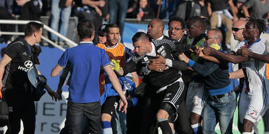 Gegnerische Fans attackierten Lyon-Spieler
