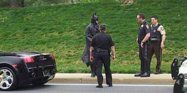 Polizei stoppt Batman