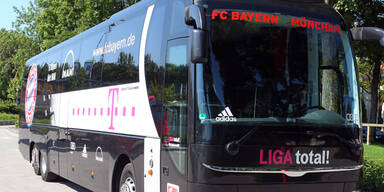 Schock! Bus des FC Bayern verunglückt