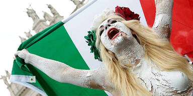 Nackter Protest gegen Berlusconi 