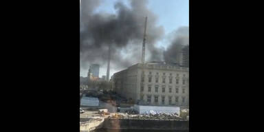 Berliner Stadtschloss geht in Flammen auf
