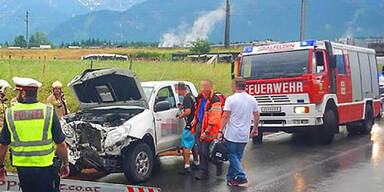 Alko-Lenker crasht mit fast zwei Promille in Beton-Mauer