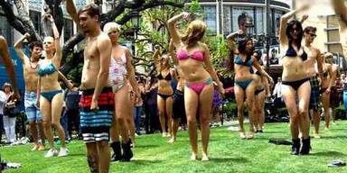 Bikini-Flashmob: Strandparty im La Grove