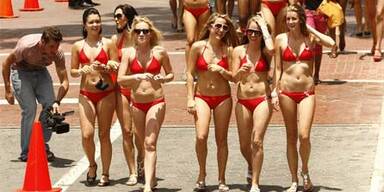 Mega-Bikini-Parade in Südafrika