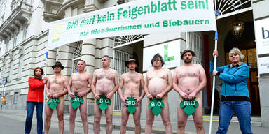 Nackte Biobauern protestieren in Wien