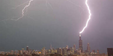 Blitz schlägt in höchstes Gebäude ein
