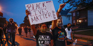 Proteste nach Tod eines Schwarzen in den USA eskalieren