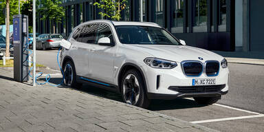 BMW sichert Batteriekapazität für E-Autos ab